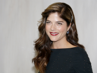 Yes, Selma Blair Has MS (and Used a Cane at the Oscars)